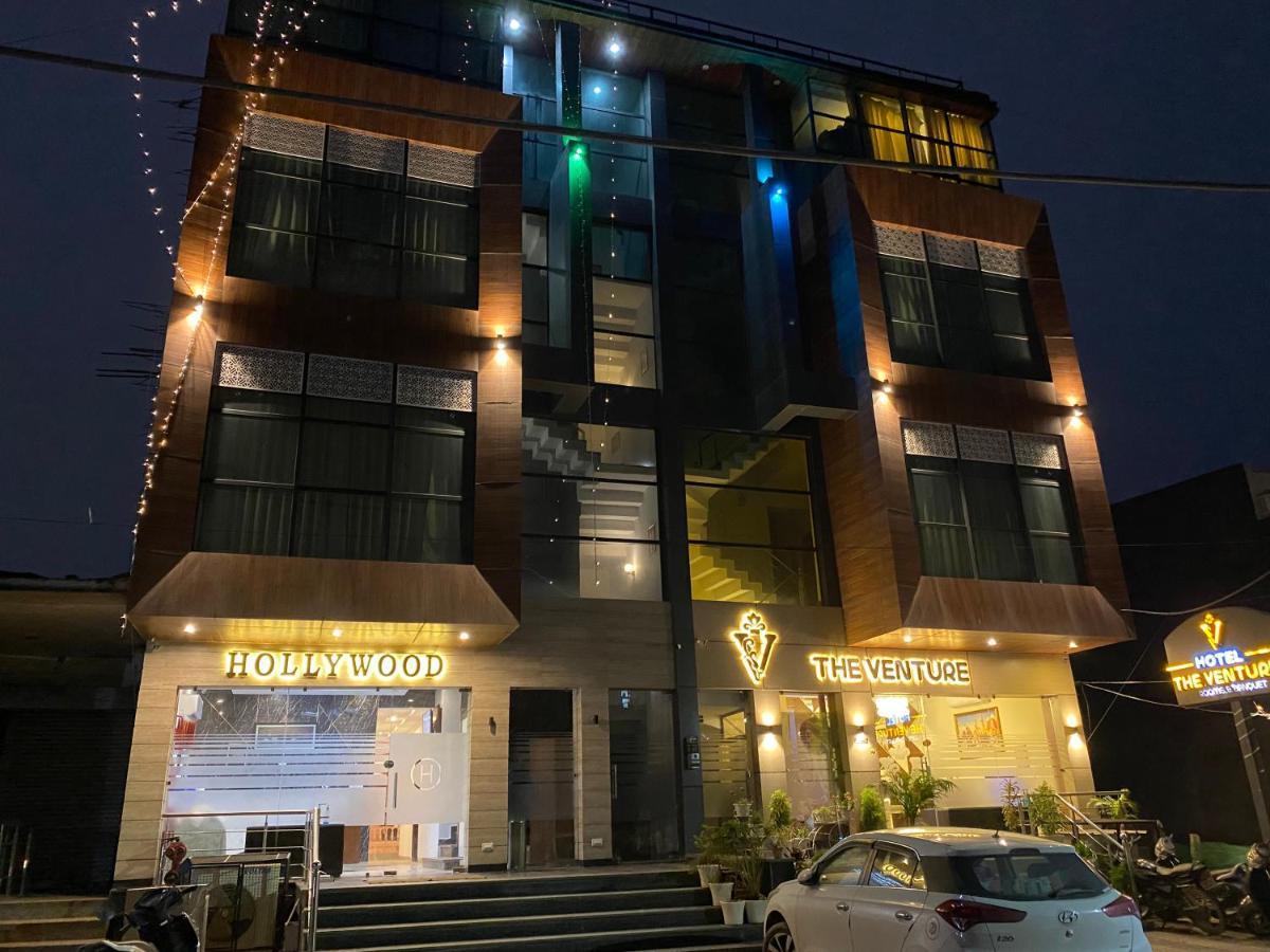 Hotel Hollywood - Family Hotel Zirakpur 외부 사진