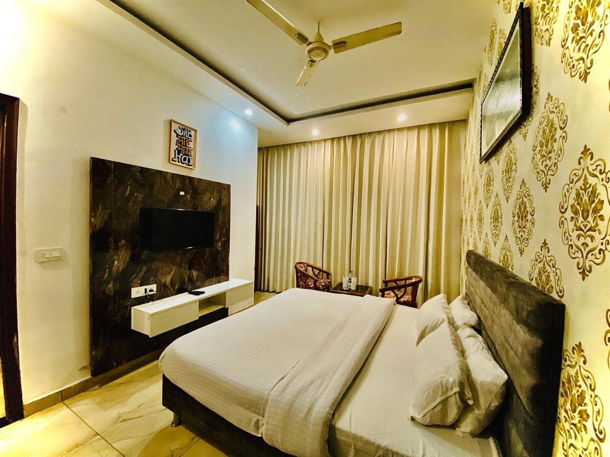 Hotel Hollywood - Family Hotel Zirakpur 외부 사진