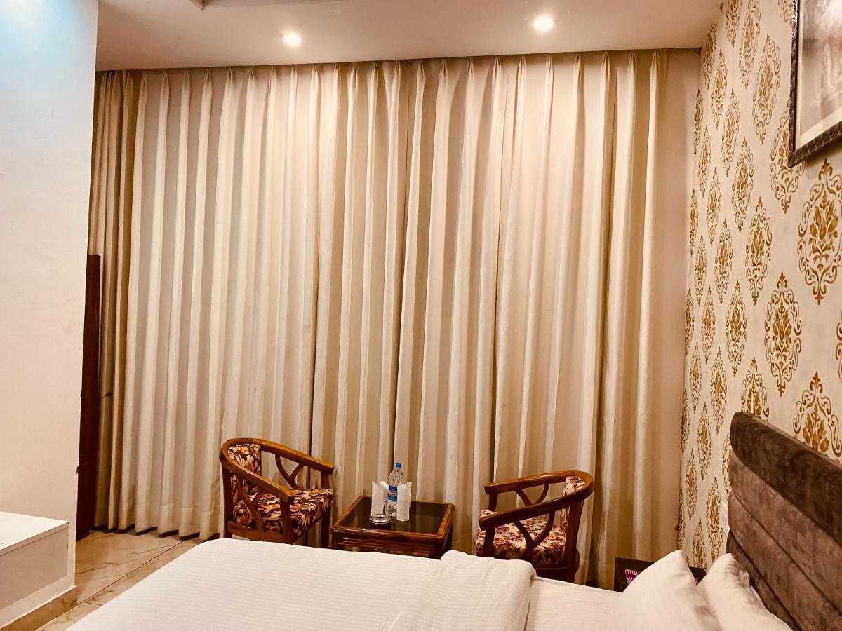Hotel Hollywood - Family Hotel Zirakpur 외부 사진