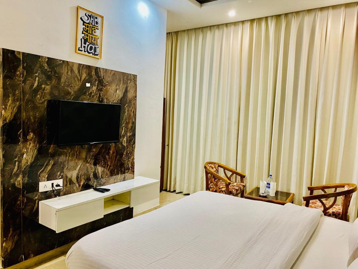 Hotel Hollywood - Family Hotel Zirakpur 외부 사진